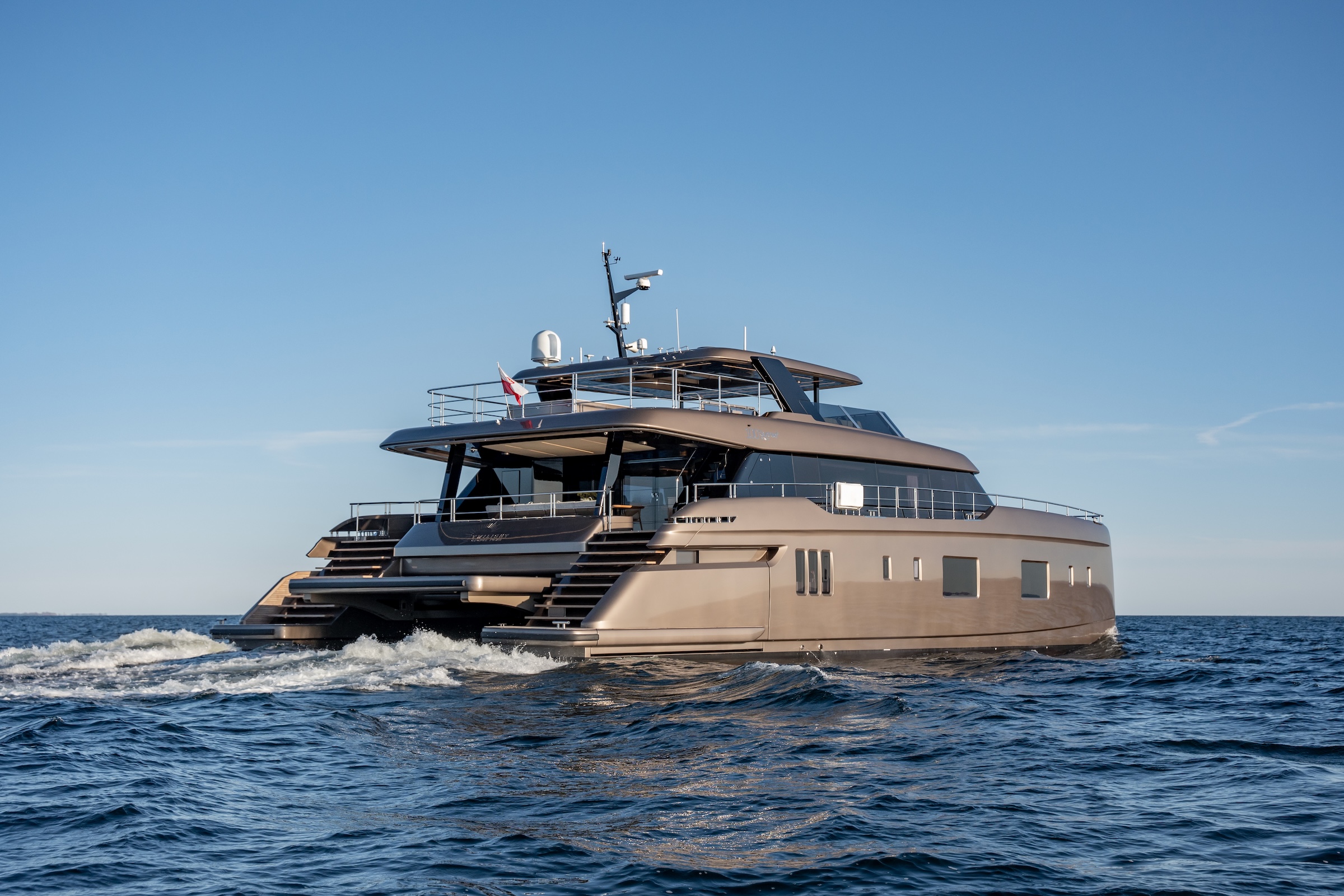 100 Sunreef Power exterior, three-quarter aspect