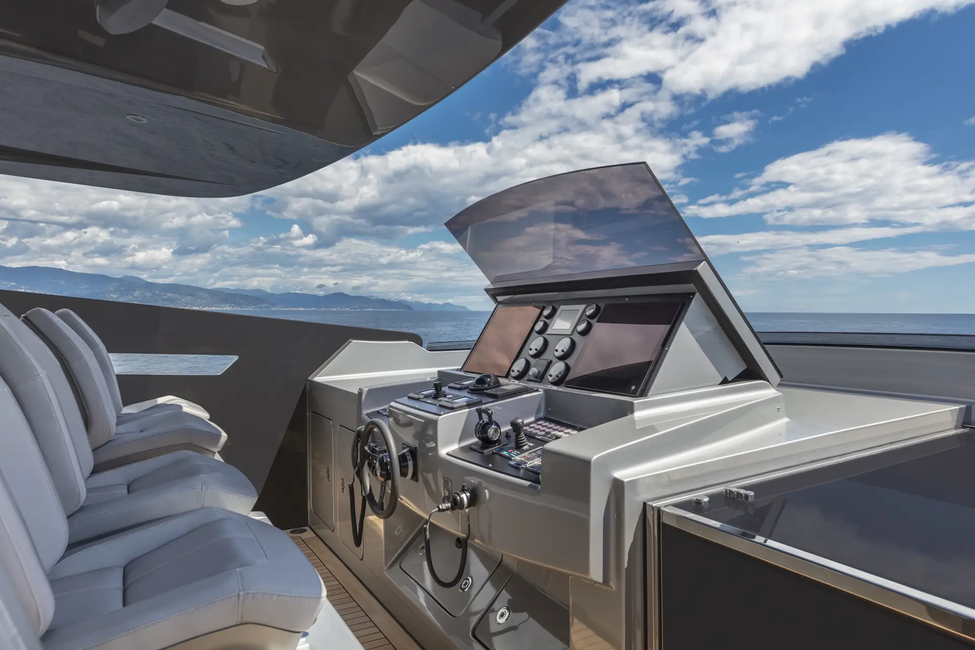 Timonera del flybridge del Pershing 140