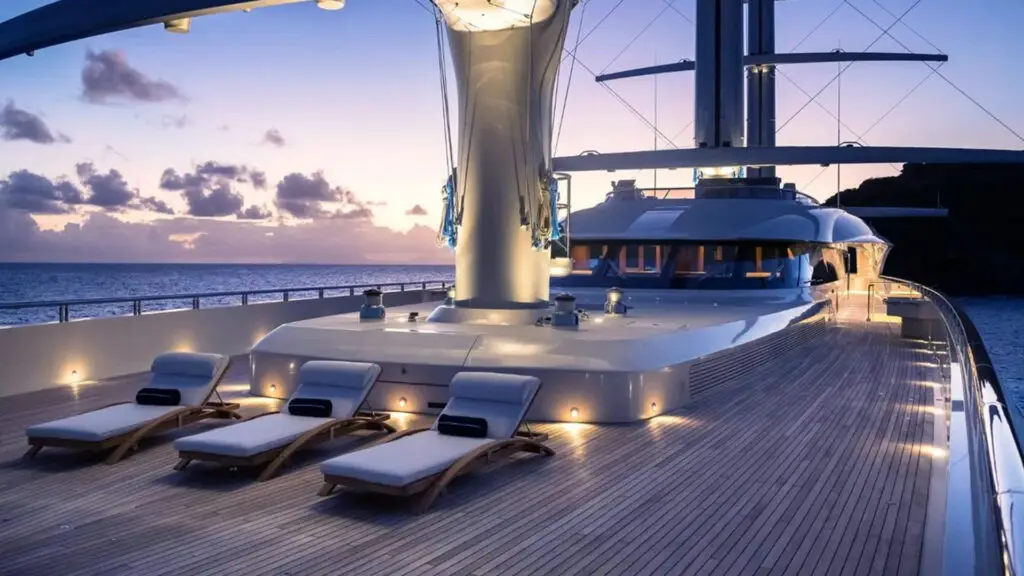 11 BLACK PEARL 1920 X 1080 Vista cercana de lounge section de proa