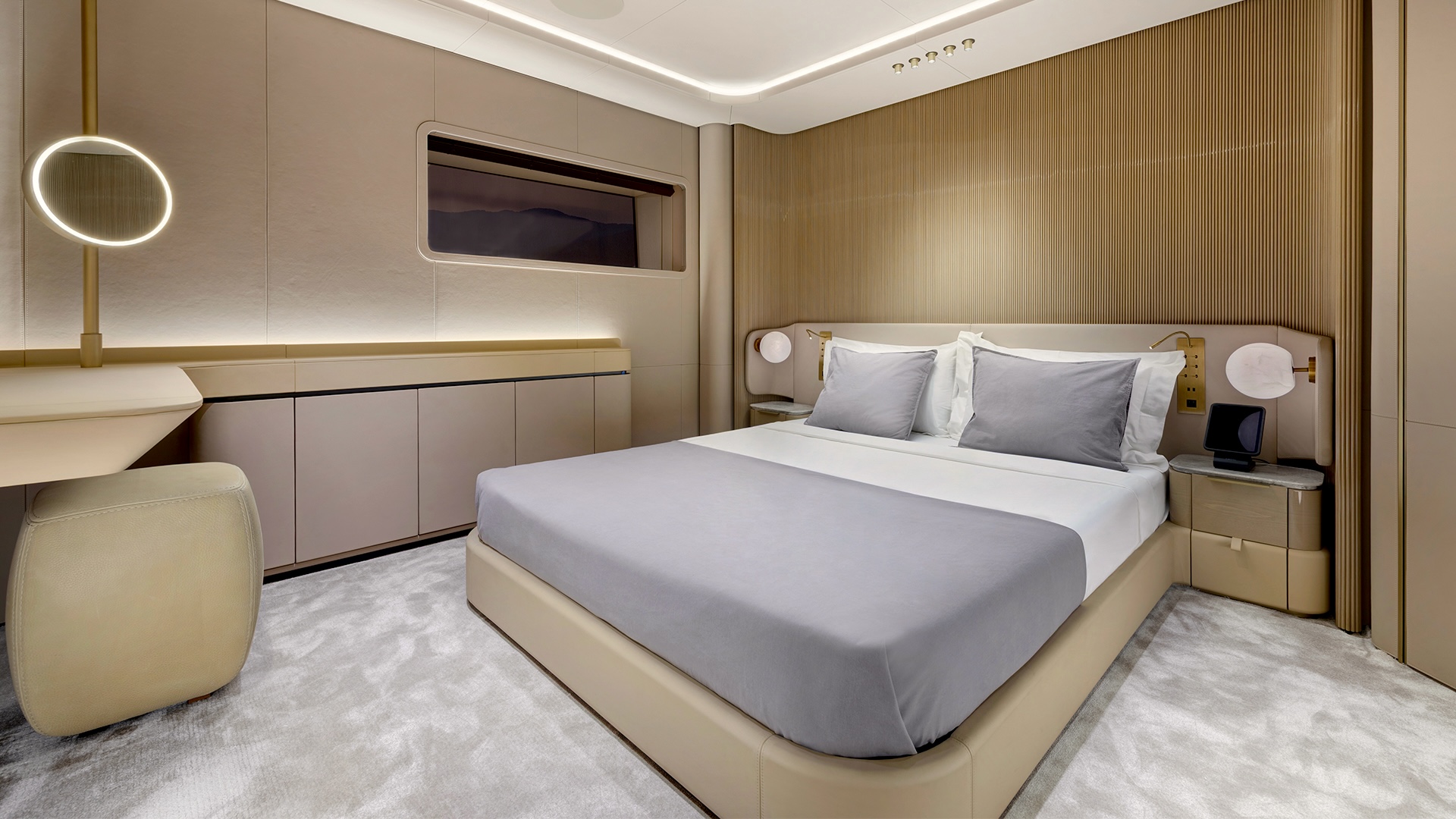 VIP guest cabin of the Alia 43M, with double bed and side glazing