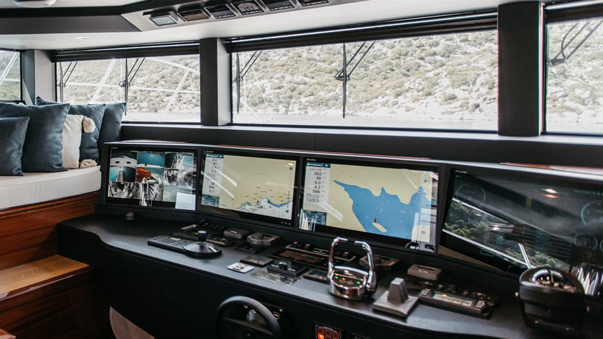Bering 92 timonera principal en pilothouse