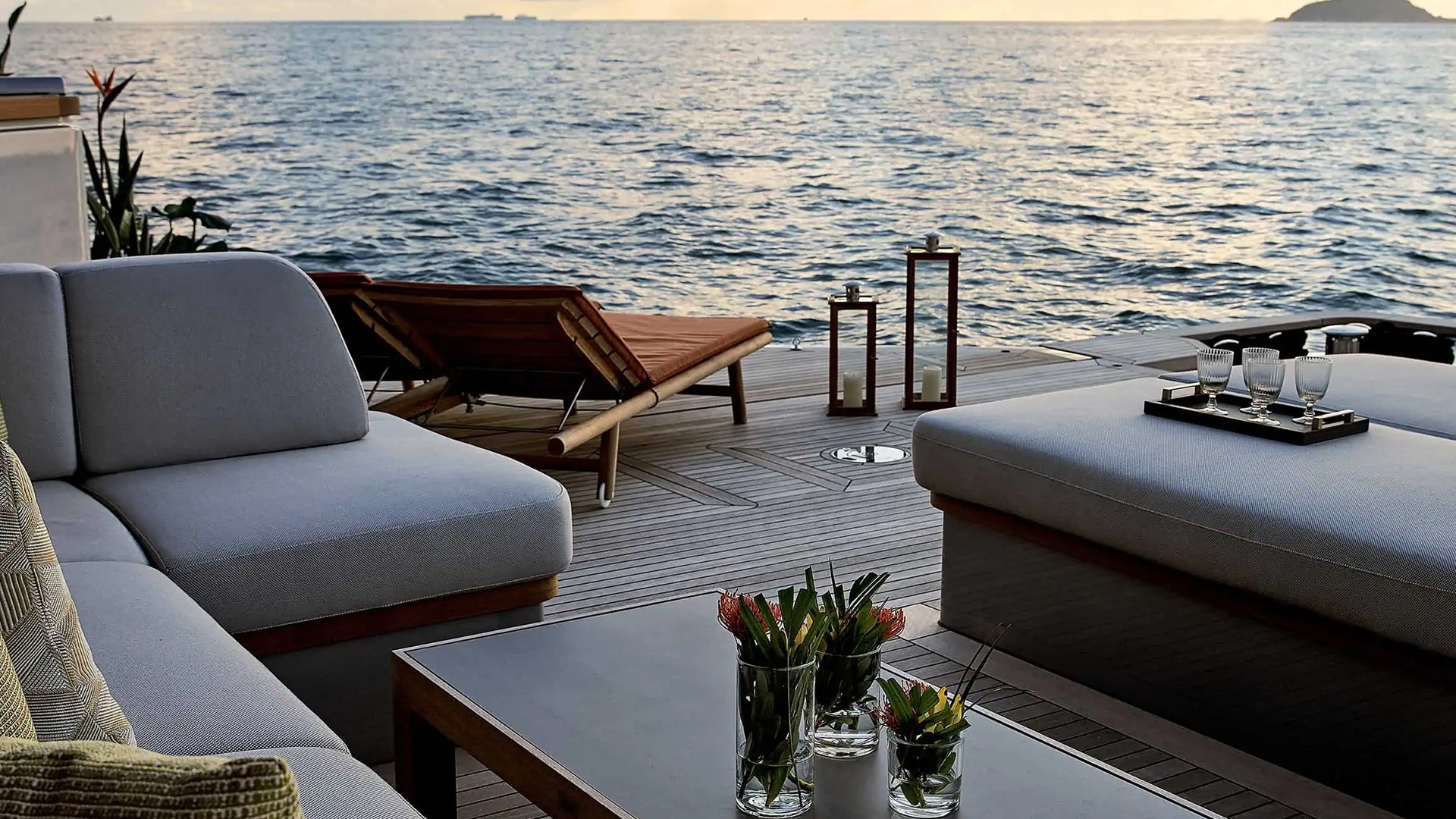 Aft solarium of the Benetti Oasis 34M