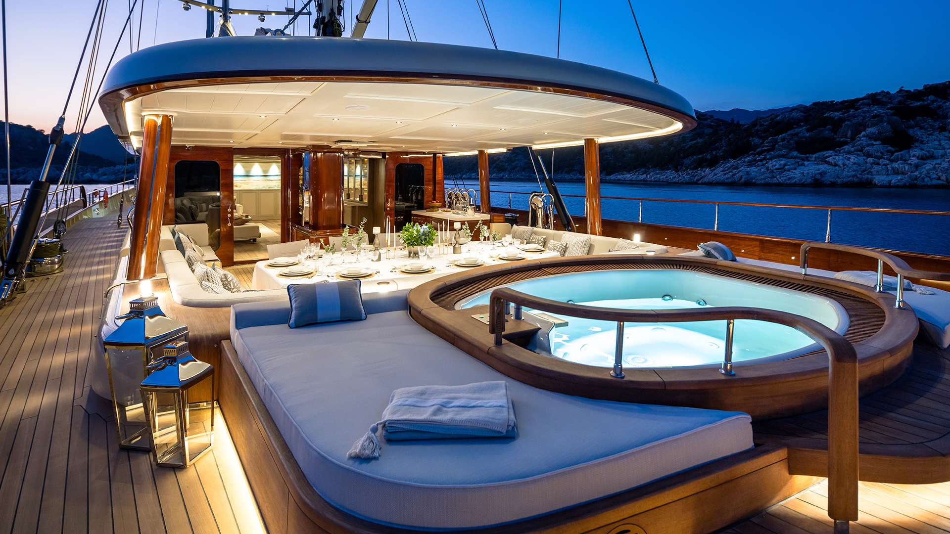 Circular Jacuzzi on the aft deck of Simena, surrounded by raised sun pads