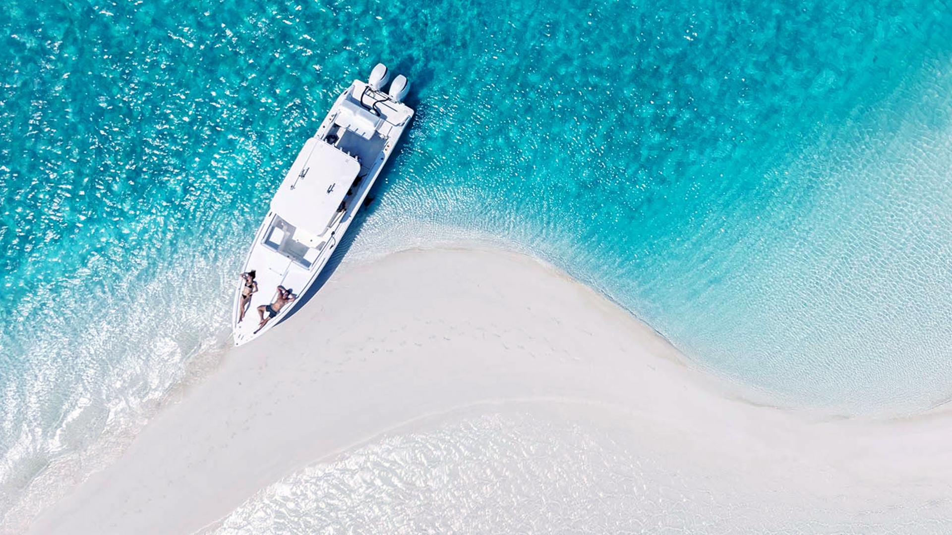 Bote en la playa de Cat Cay