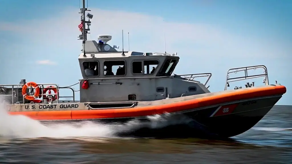 1920 X 1080 Bote del CoastGuard a velocidad