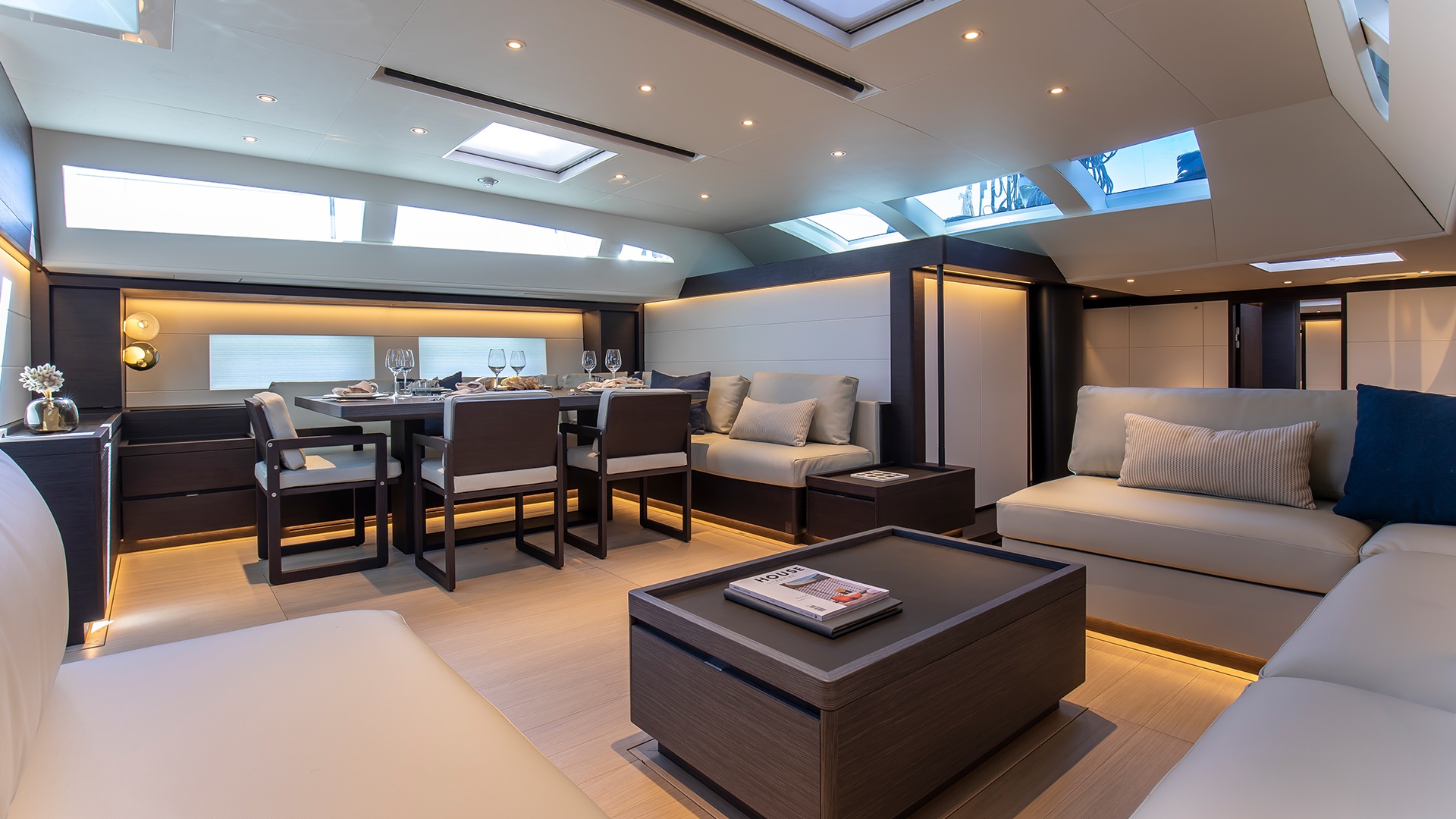 Raised saloon y comedor de Sorvind