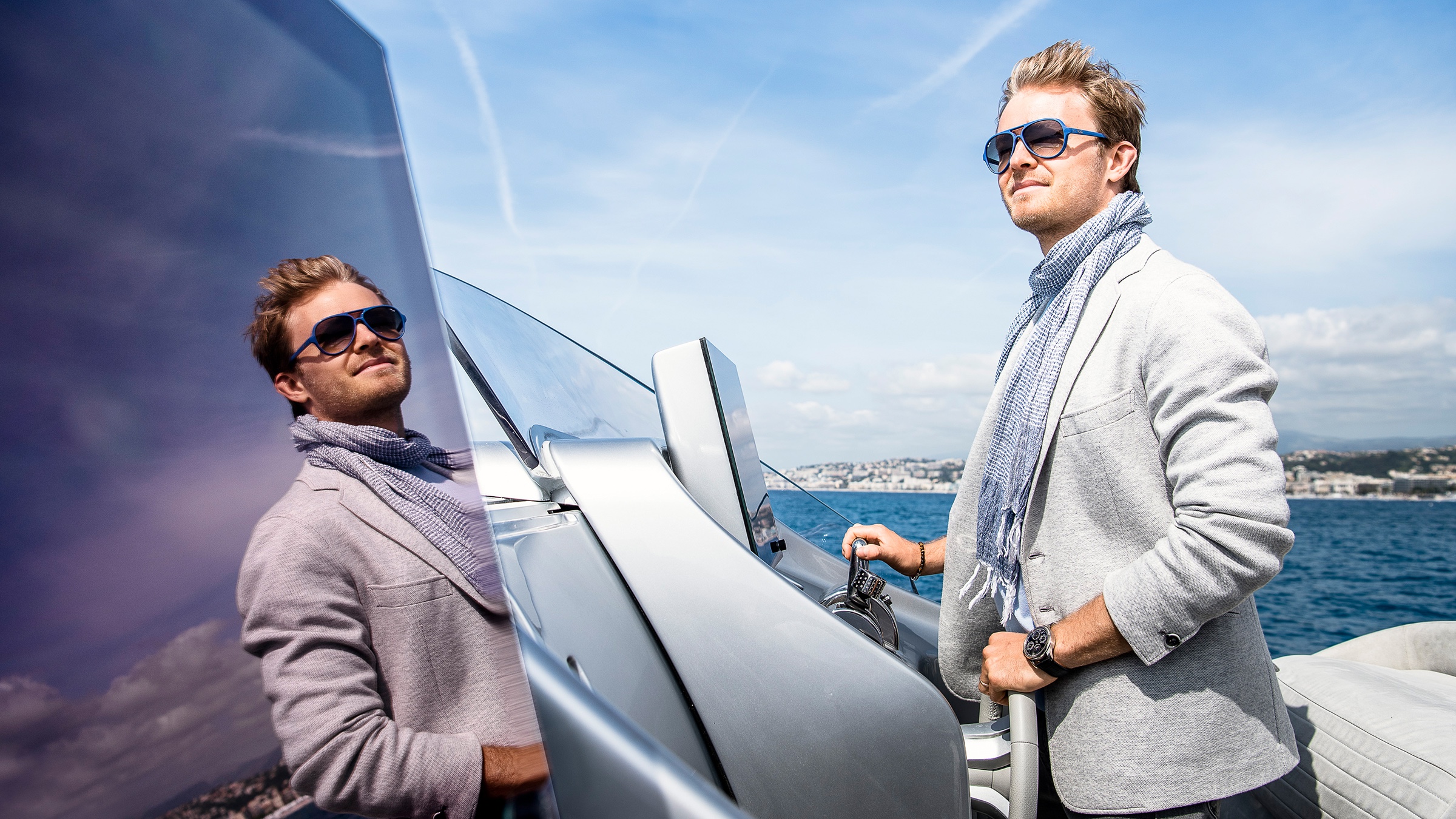 Nico Rosberg al timón del bote Mercedes Cigarette