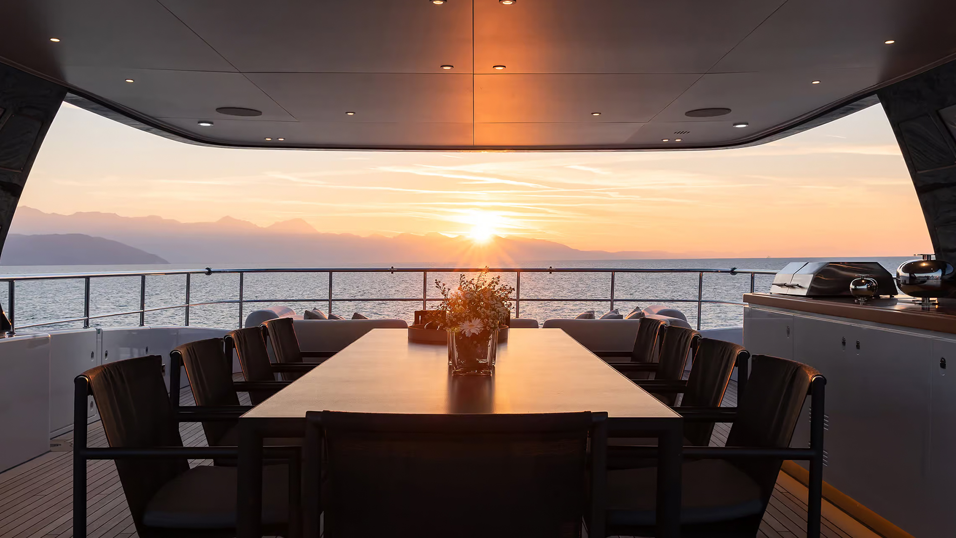 Dining area on the flybridge of the Benetti Oasis 34M
