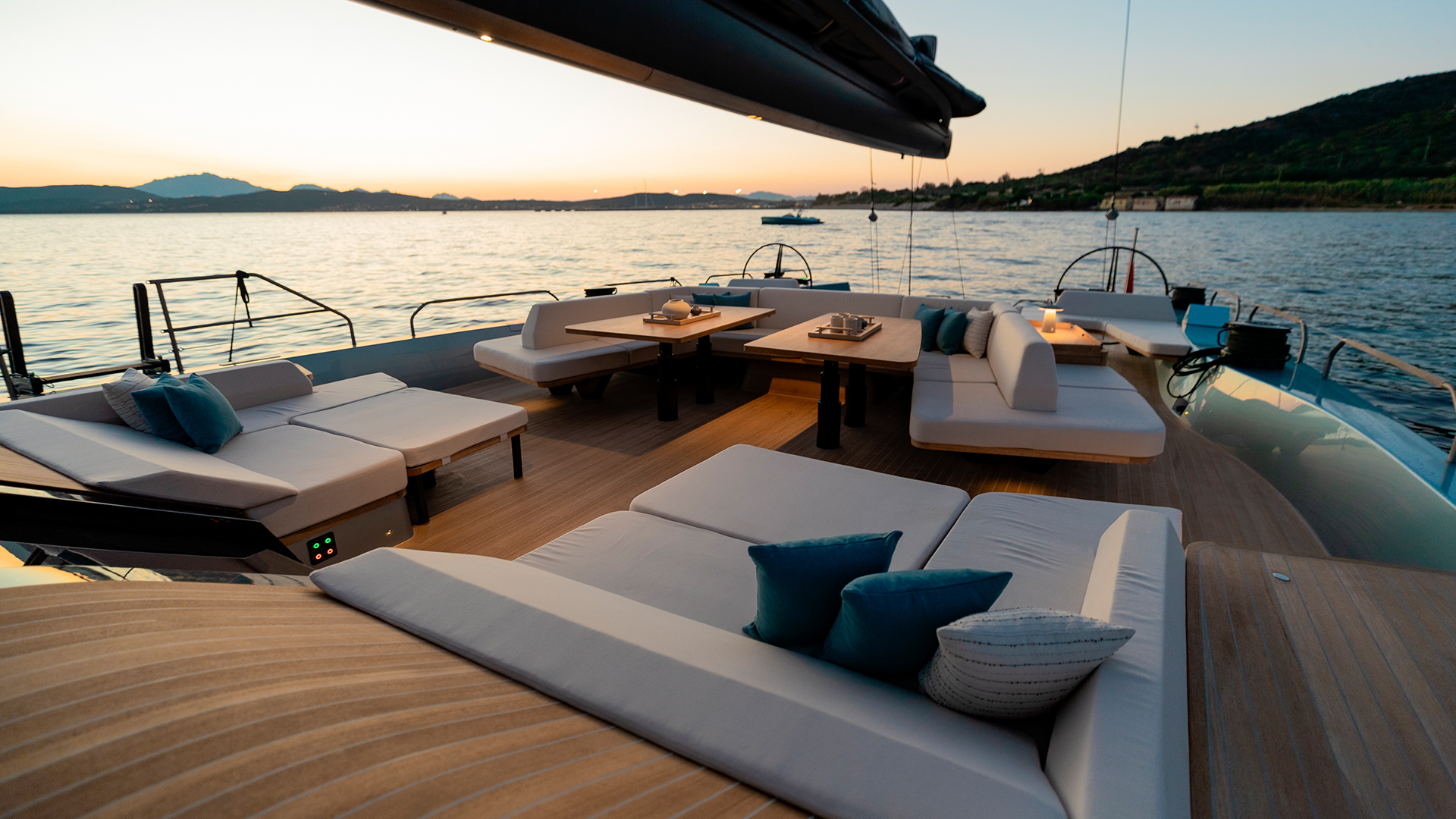 Wallywind 110 lounge exterior