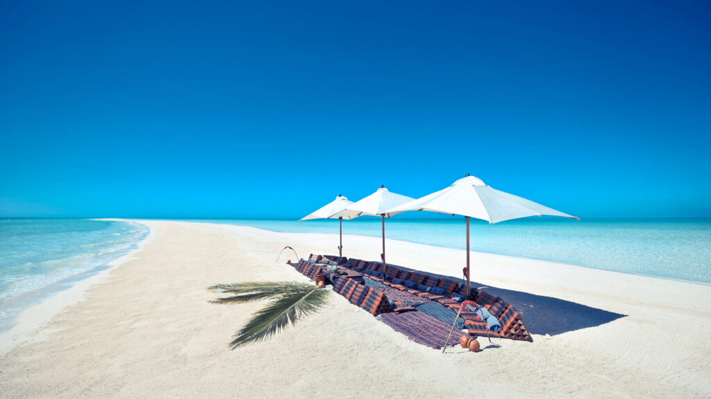 5 MUSHA CAY 2400 X 1350 Sandbar with chairs and umbrella