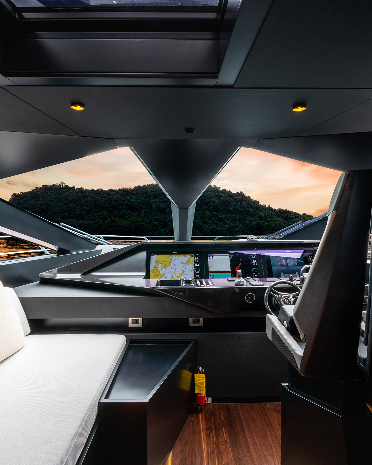 Timonera interior del WallyWhy 150
