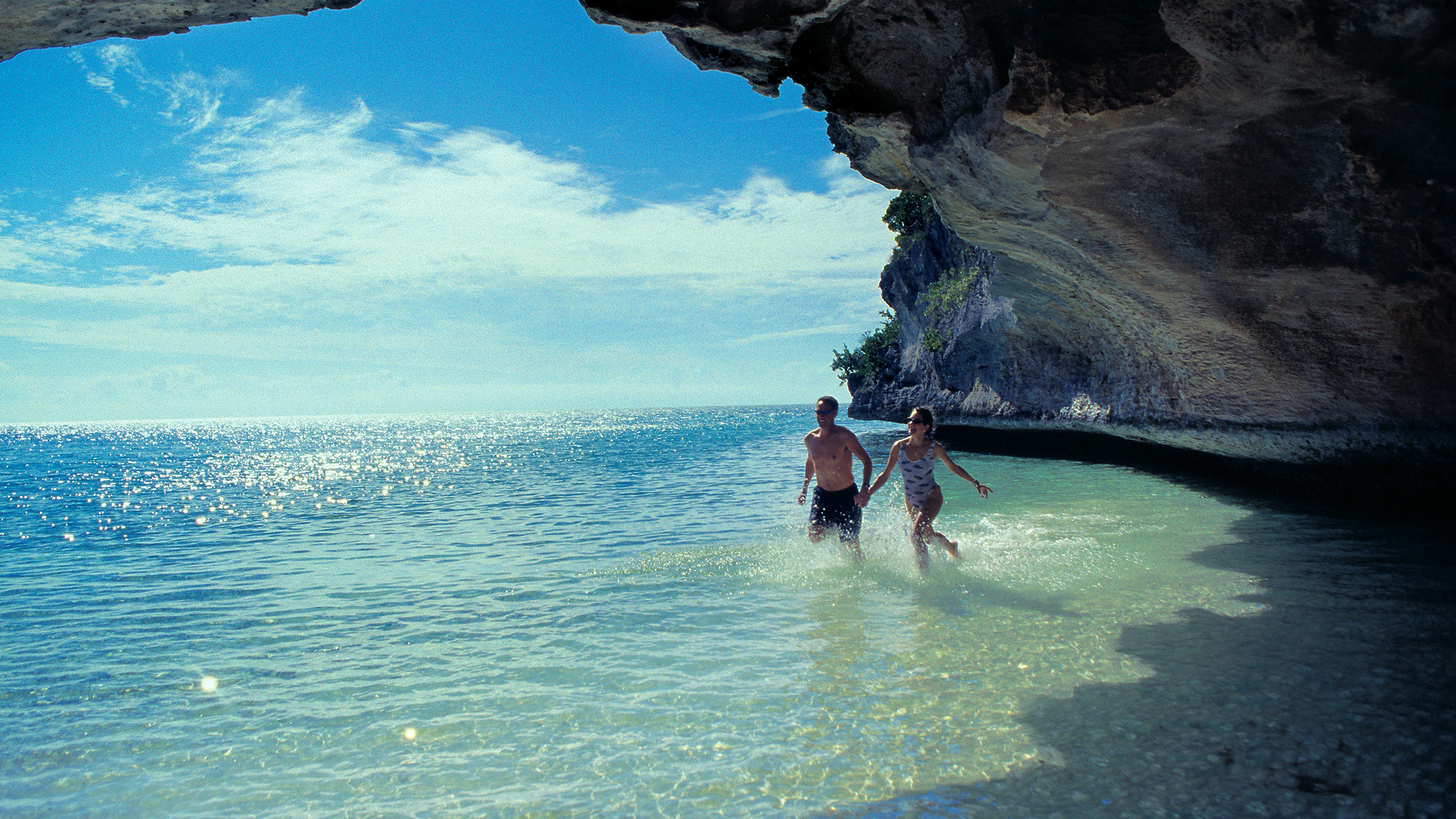 Una cueva marina en Musha Cay