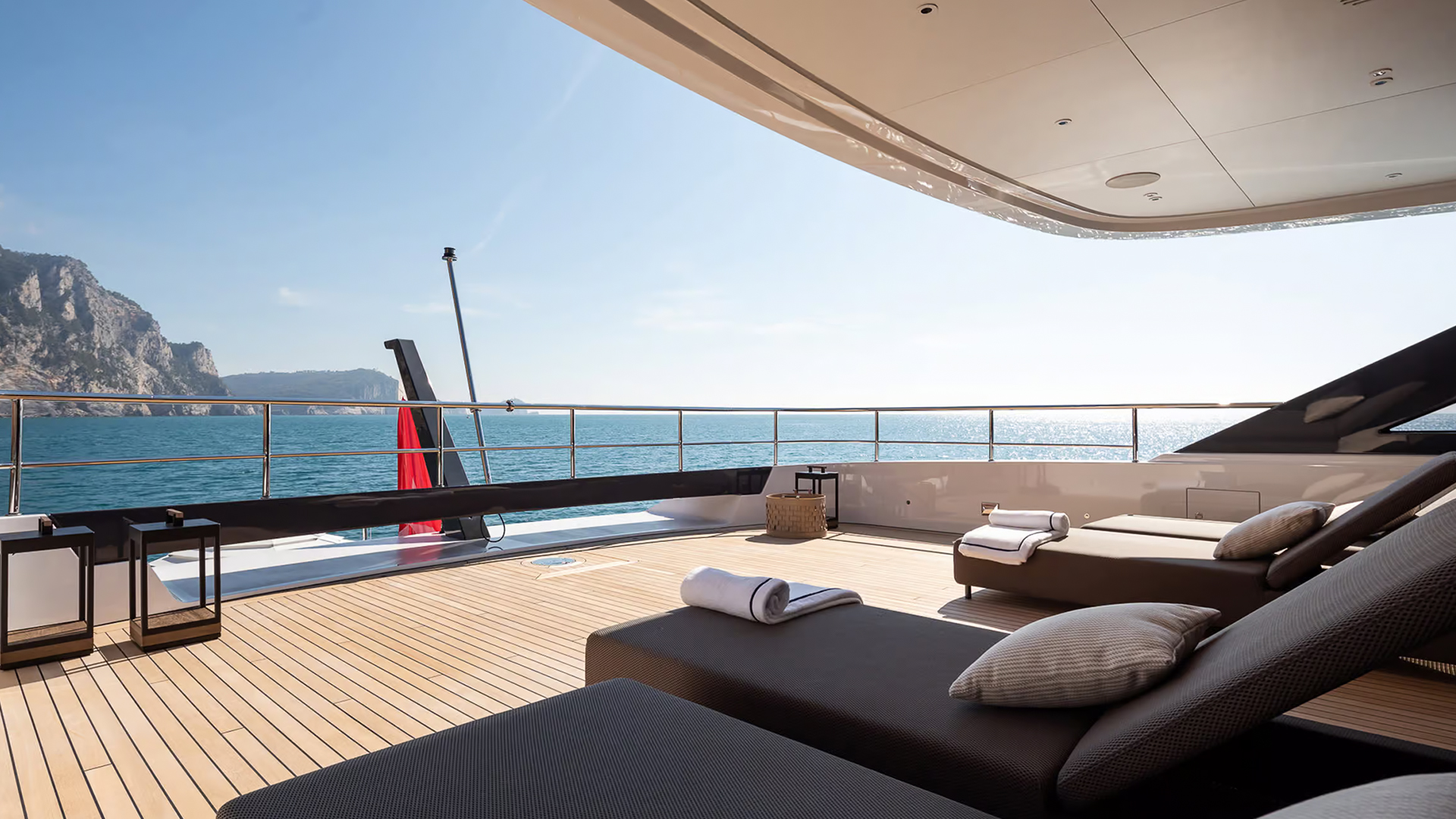 Solarium aft on the flybridge of the Benetti Oasis 34M