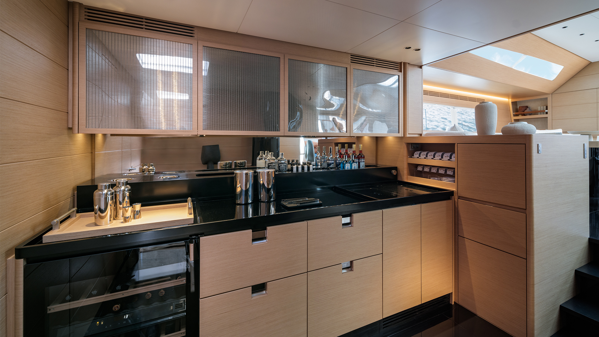 Wallywind 110 bar interior