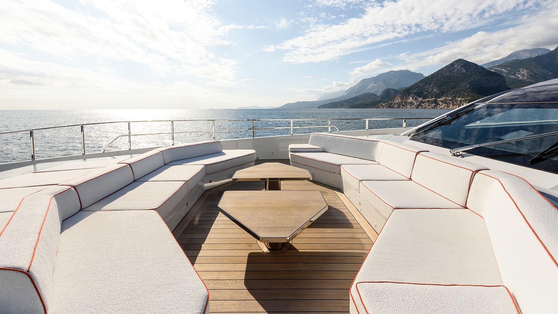Foredeck lounge of the Alia 43M, arranged in a lozenge configuration around two low tables
