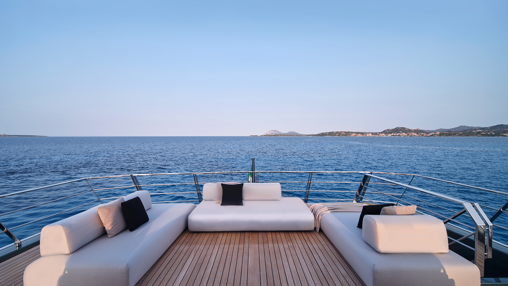 Lounge de popa en el flybridge del WallyWhy 150