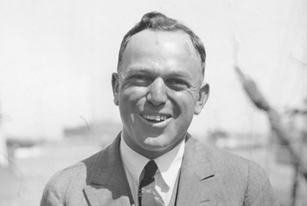 Jay Smith asume como presidente de Chris-Craft en 1927