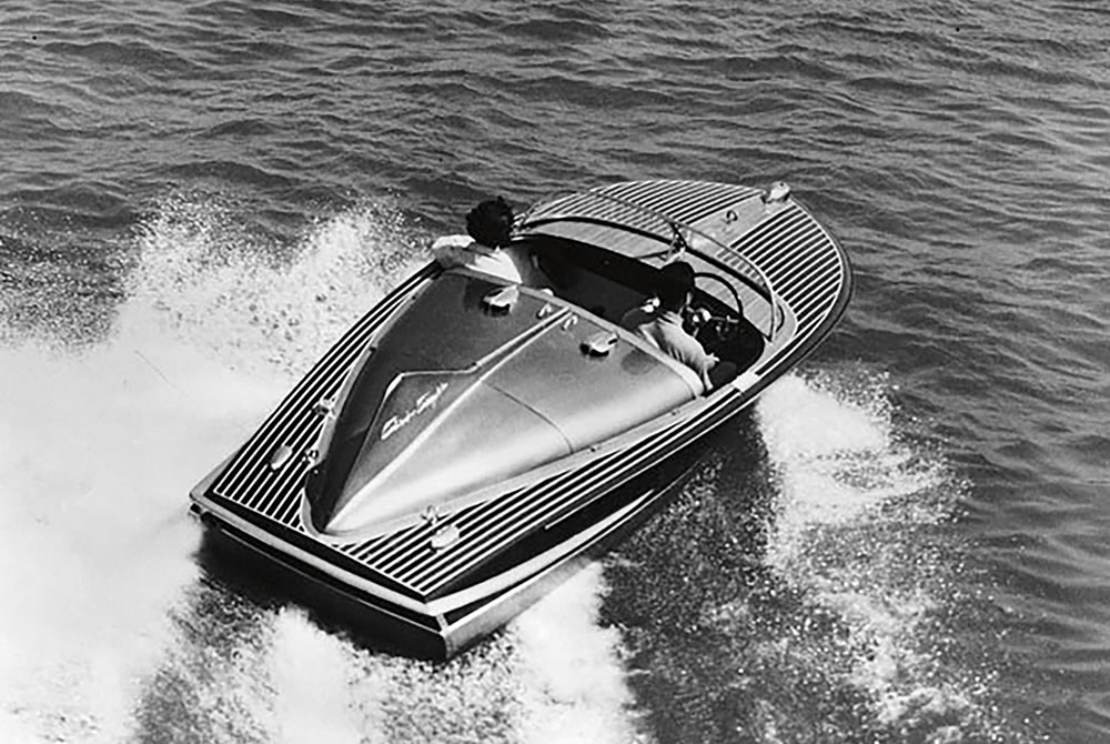 Expansión de posguerra de Chris-Craft a 139 modelos y primer bote de fibra de vidrio