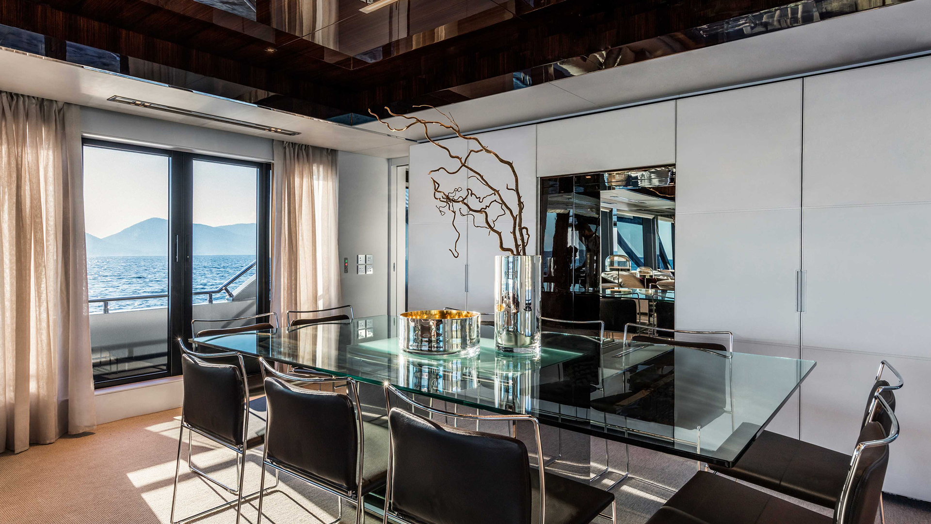 Riva 112 dining area