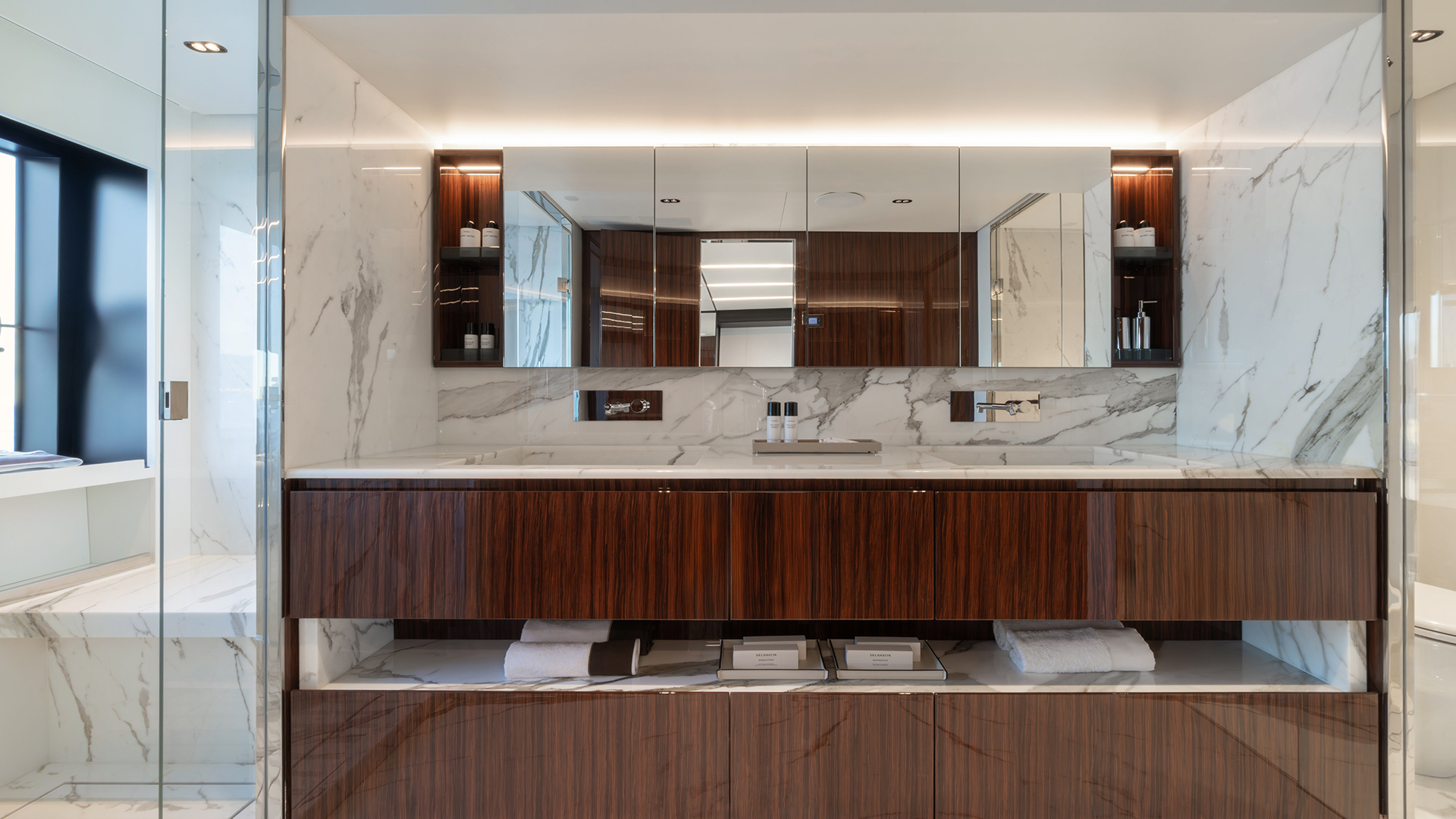 Riva 112 master bath