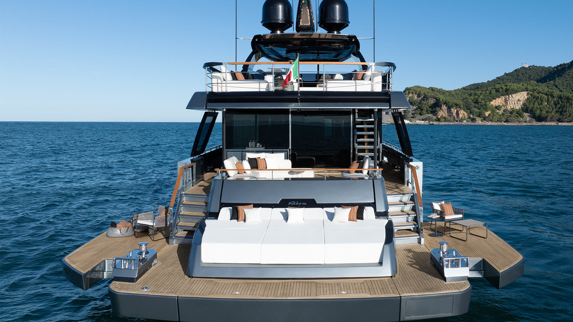 Riva 112 aft solarium