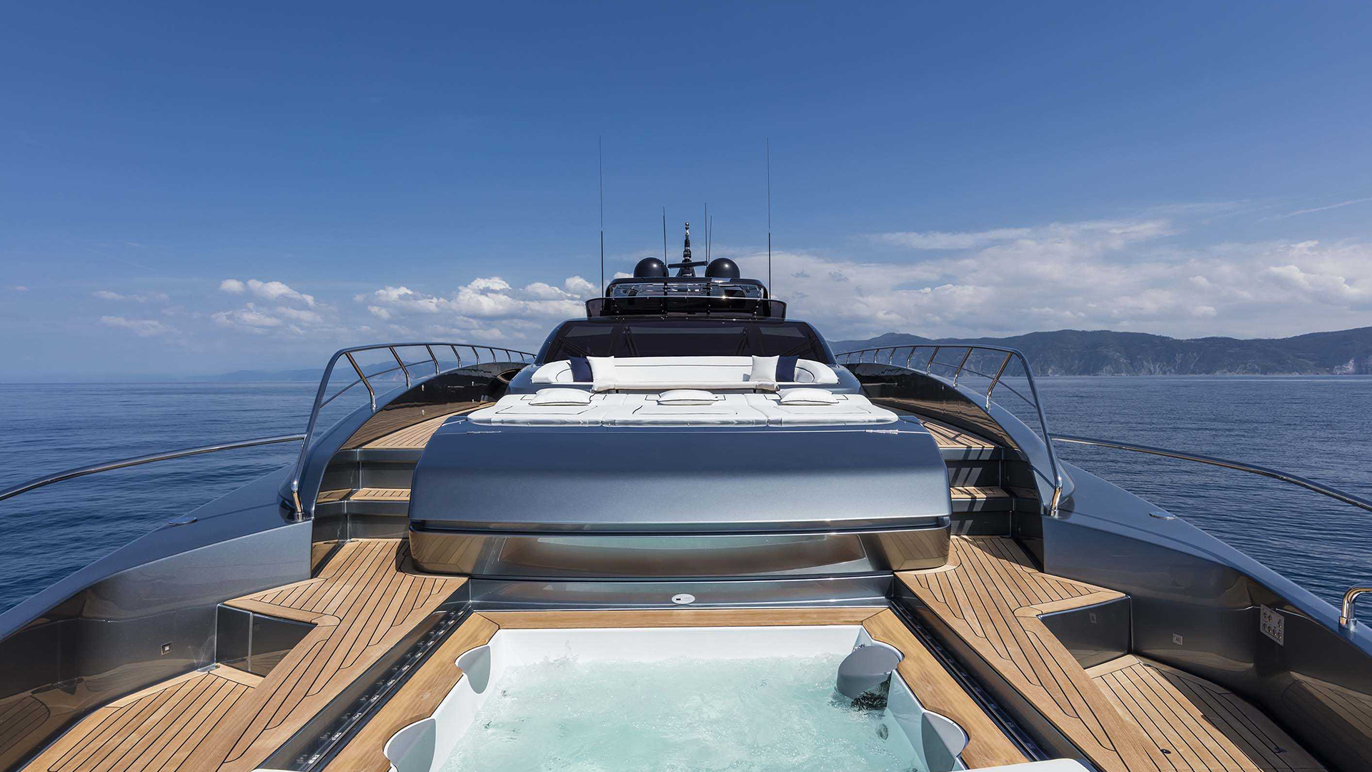 Riva 112 foredeck jacuzzi