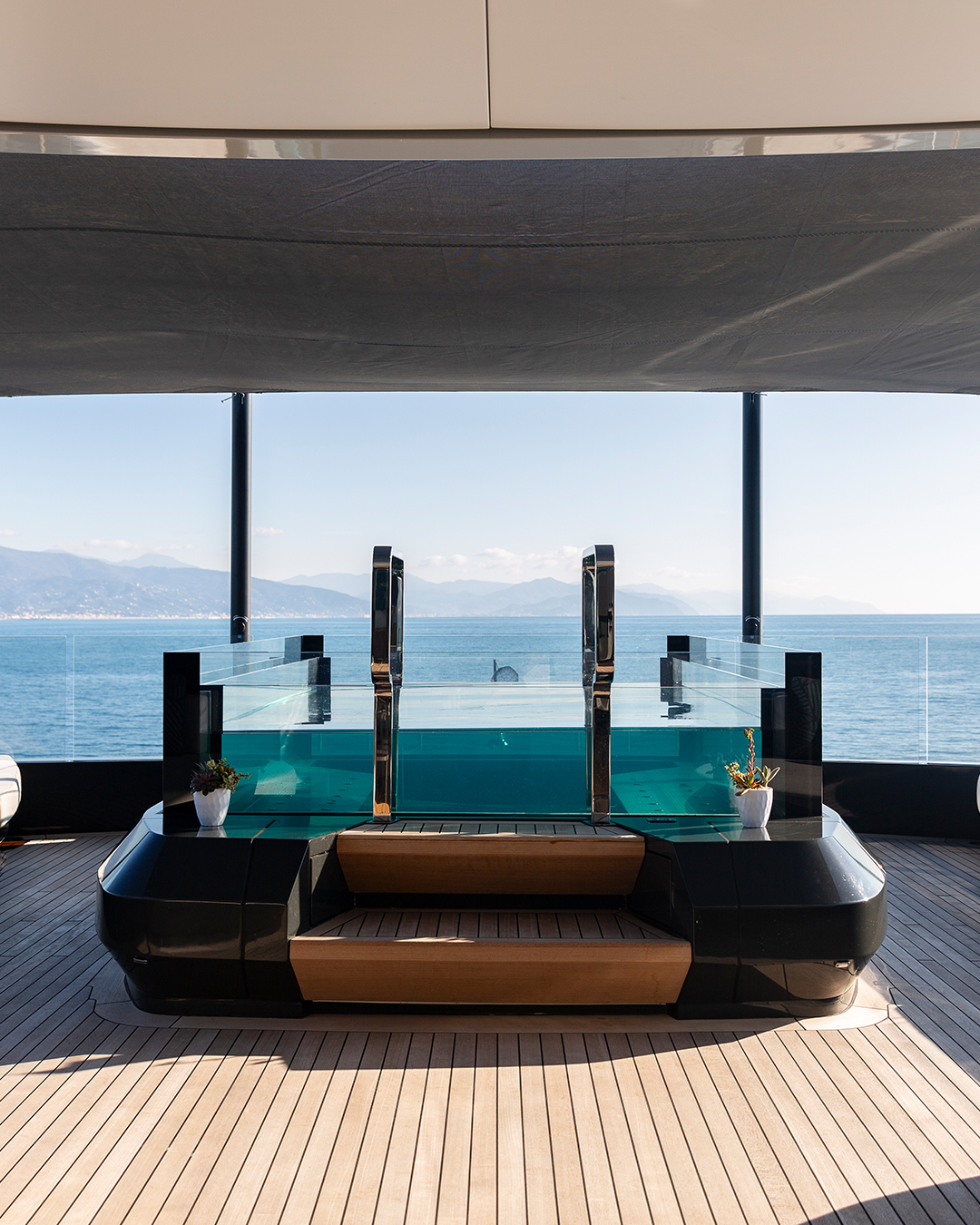 Jacuzzi on an upper deck facing the open sea