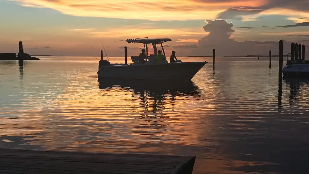 2400 X 1350 Atardecer en los Cayos de Florida