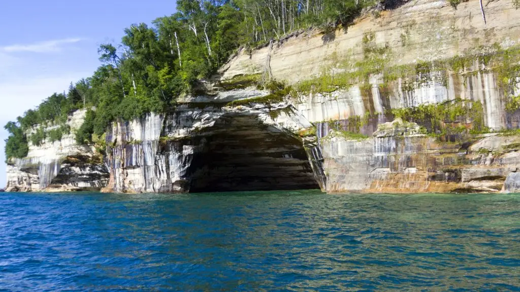 2400 x 1350 upper peninsula pictured rocks michigan