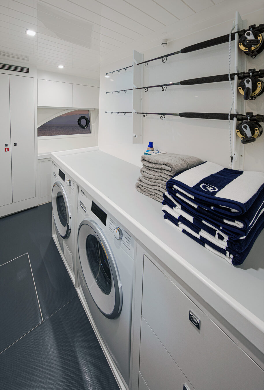 Cuarto de servicio del Riviera 645 SUV Series II