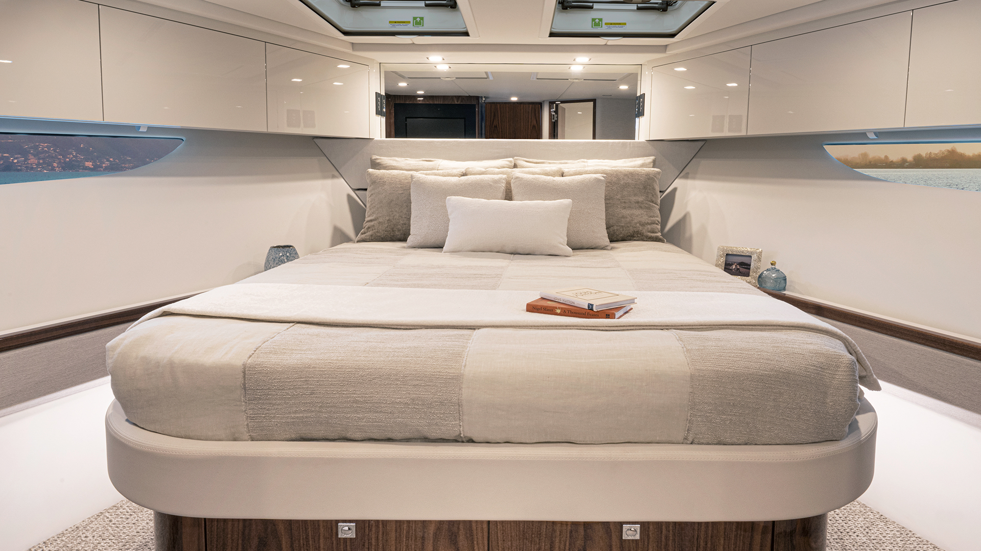 Suite VIP de proa del Riviera 645 SUV Series II