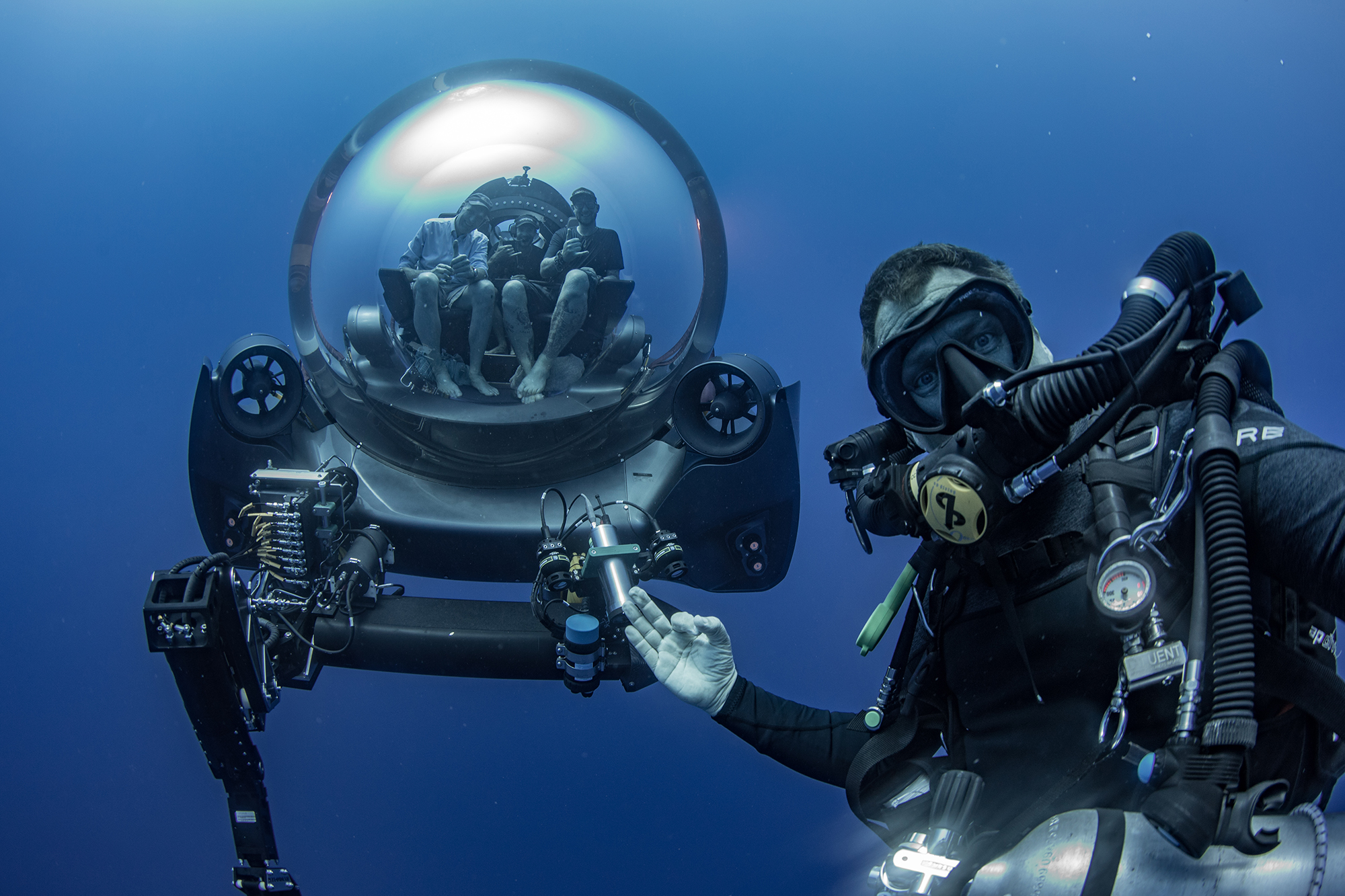 Aurora with a diver