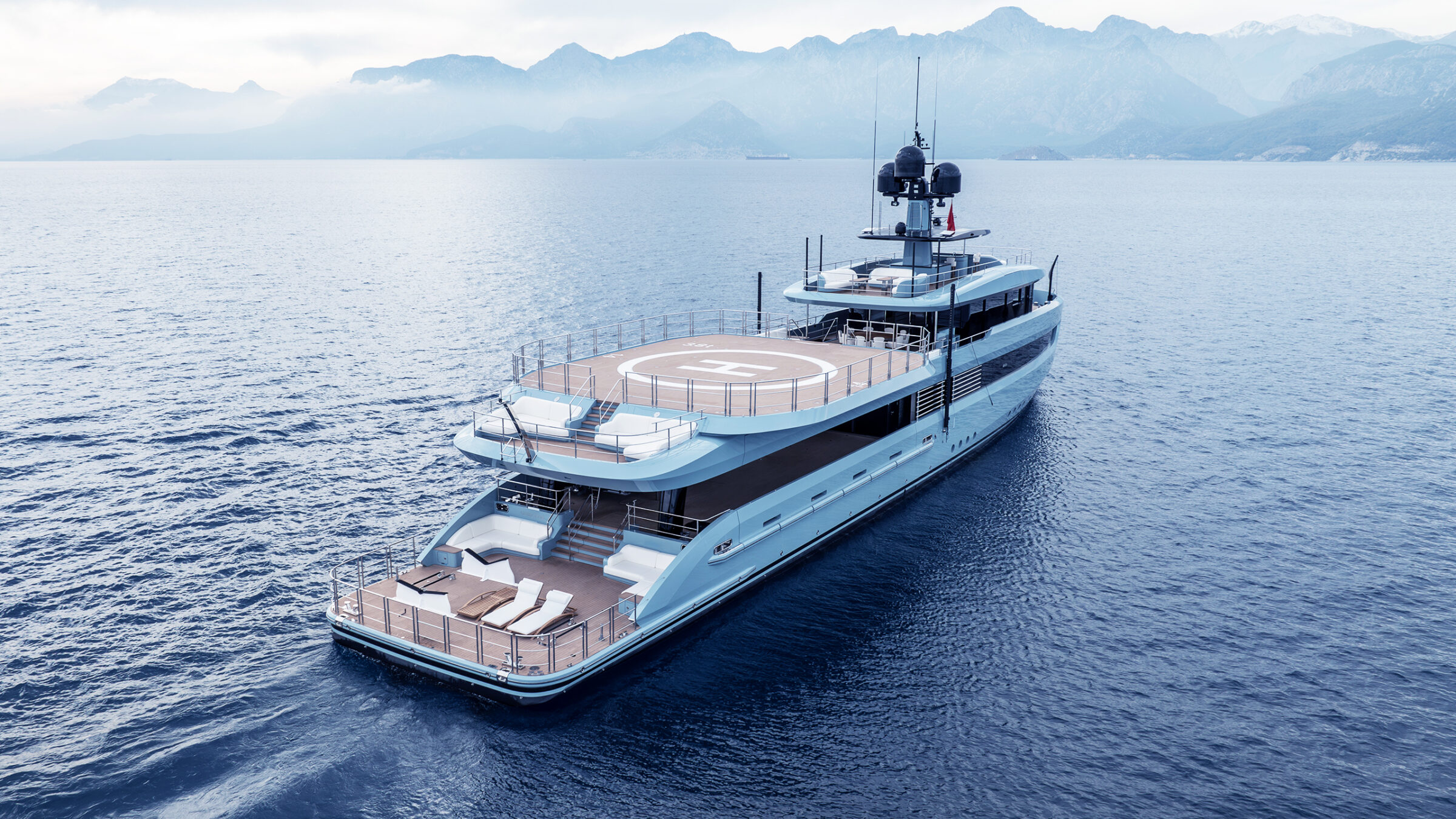 Limerence aft quarter with the raised helideck
