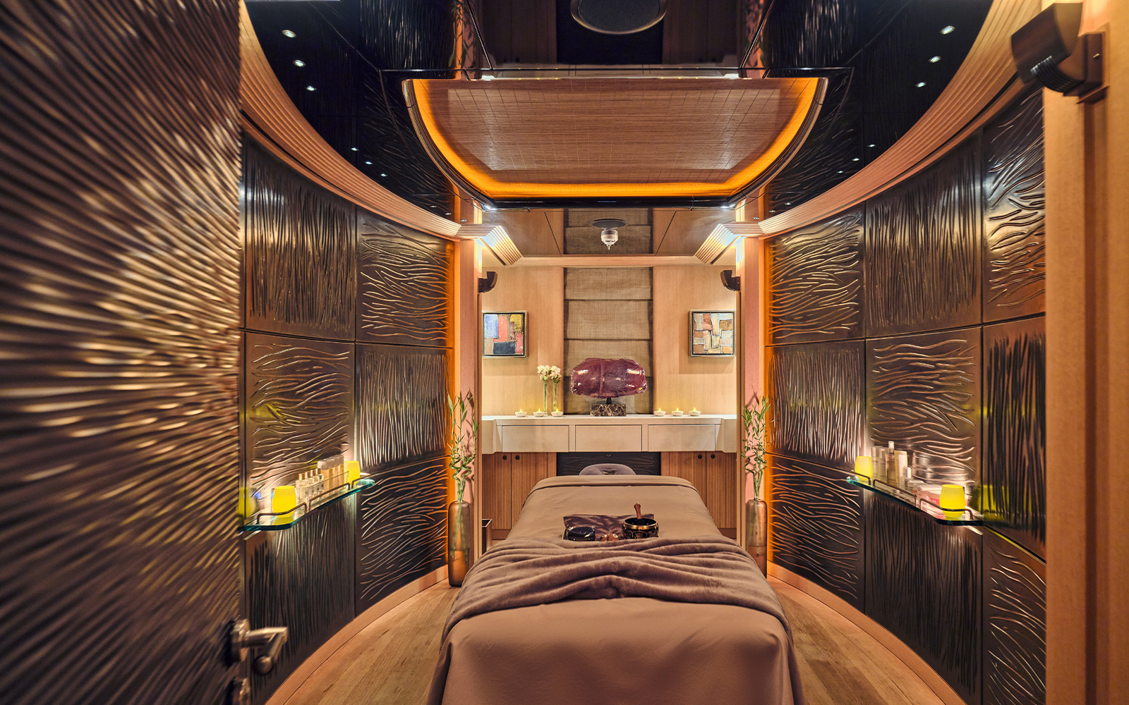 The massage room aboard KOGO