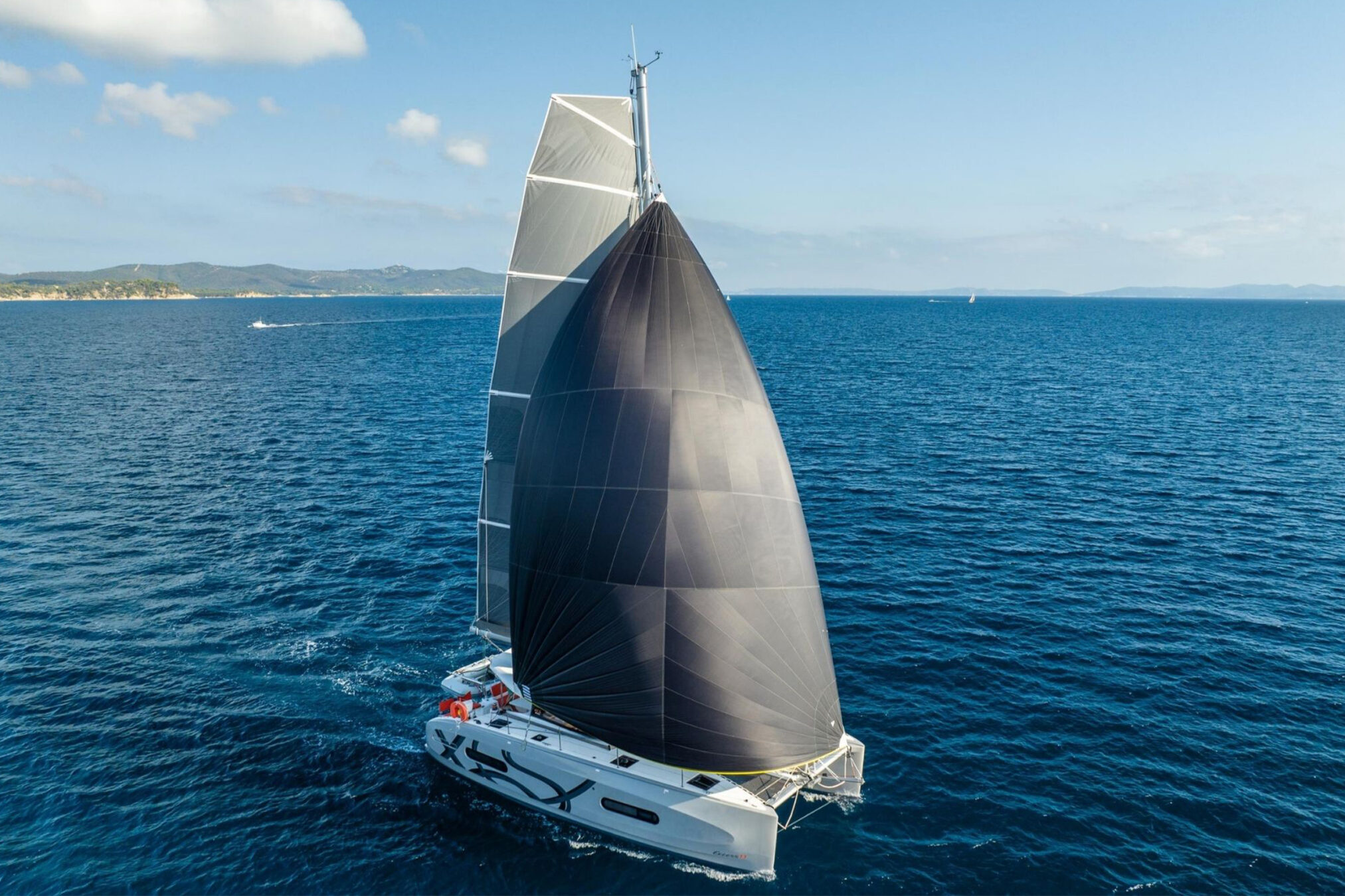Excess 11 navegando, premiado como el barco más innovador del salón.