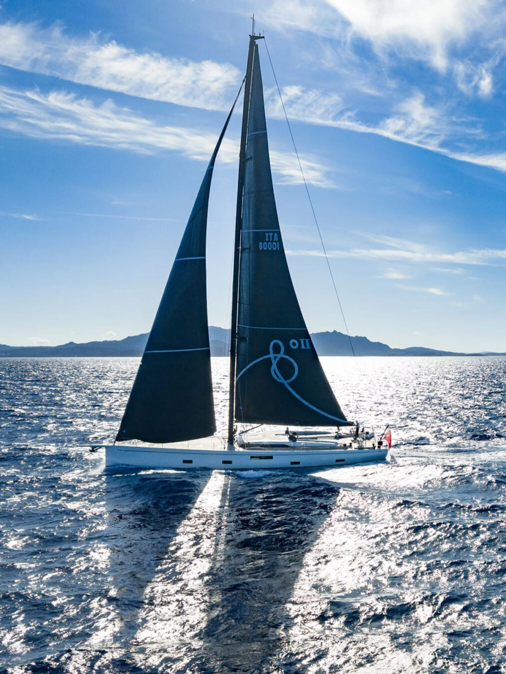 Grand Soleil Plus 80 Long Cruise, a vela llena.