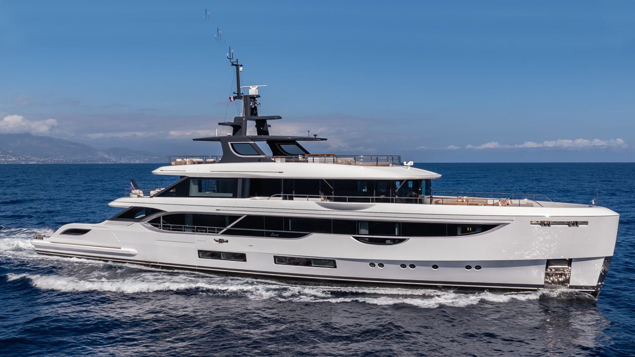 Lady Sarah, 41 metros de Benetti.