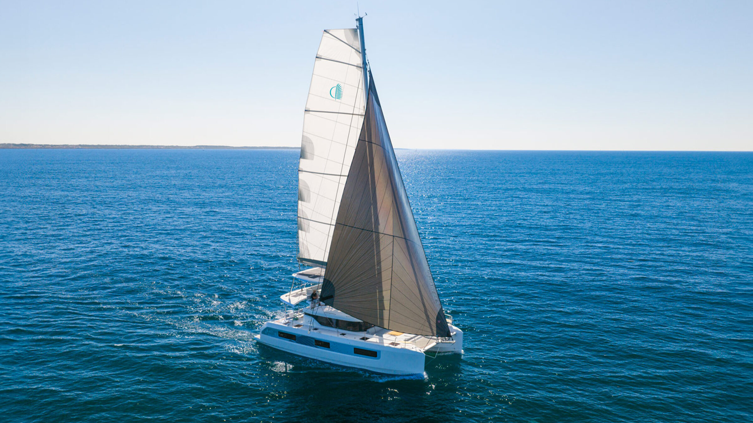 Lagoon 47, estreno mundial en el área de vela de Port Canto.