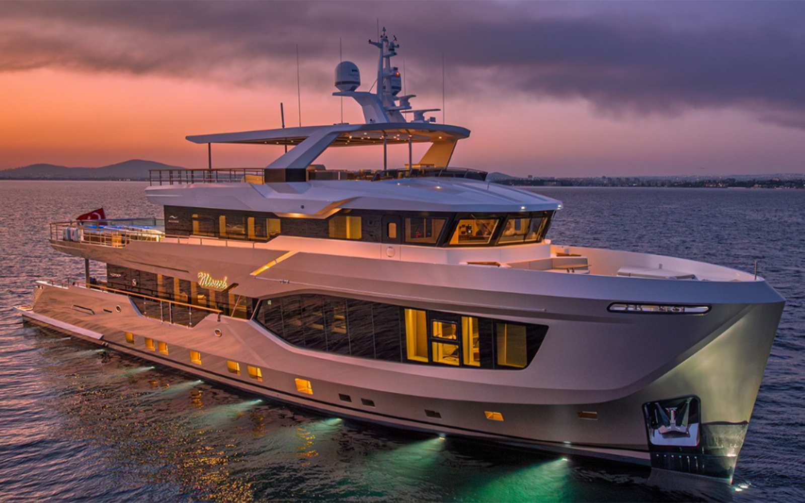 Numarine 40MXP al atardecer.