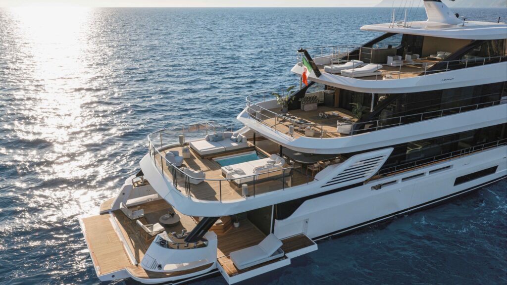 Azimut Grande 44M Exterior
